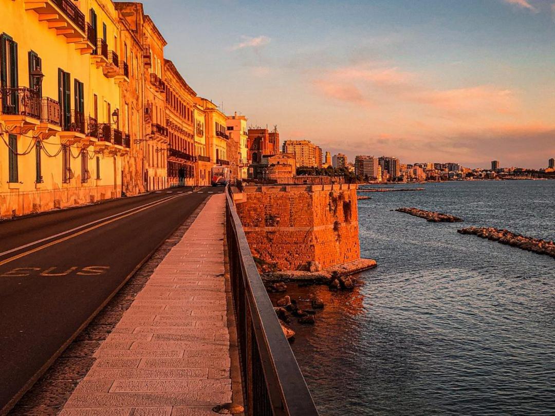 Ferienwohnung Lucky Corner Taranto Exterior foto